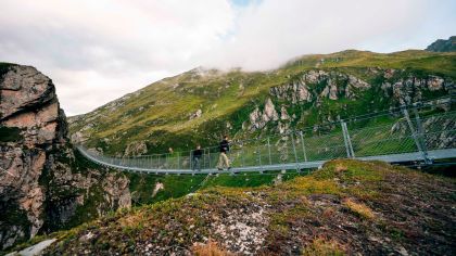 WANDERN IM VAL LUMNEZIA